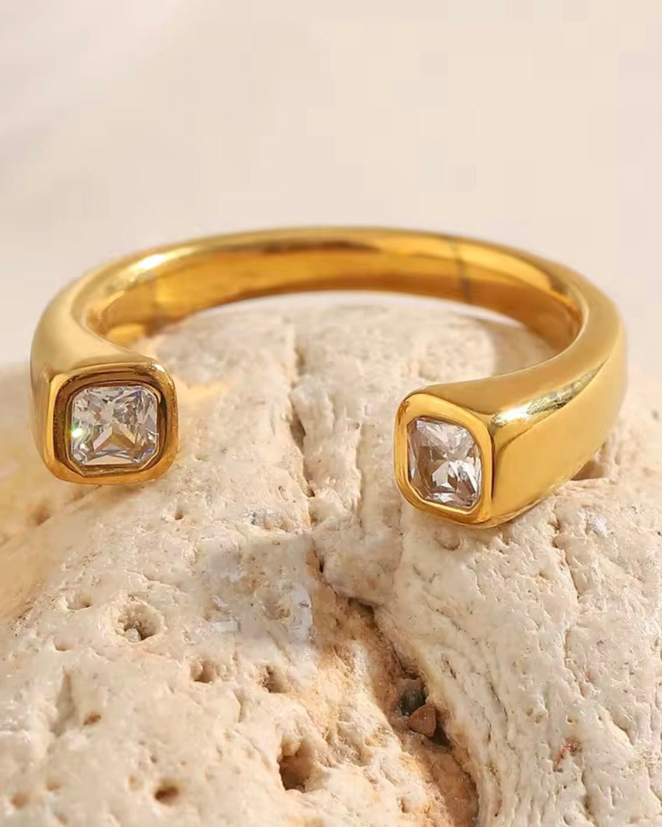 Mona Ring