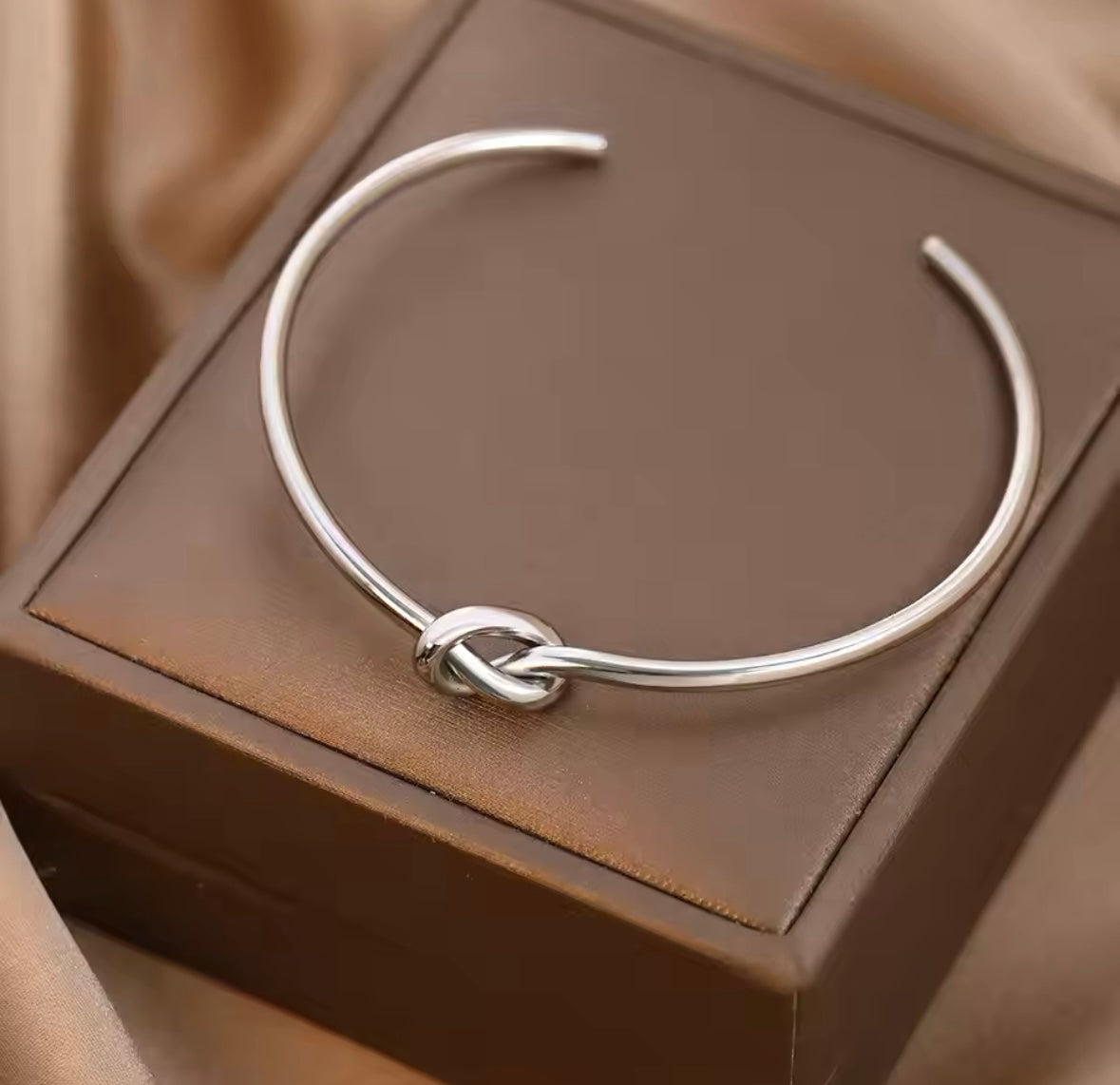 Bracciale con nodo