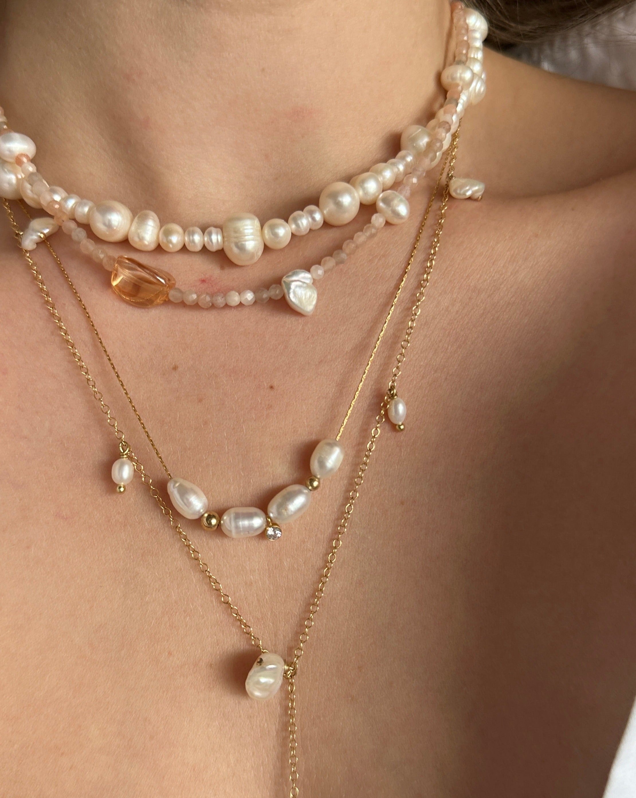 Collana con pietra del sole