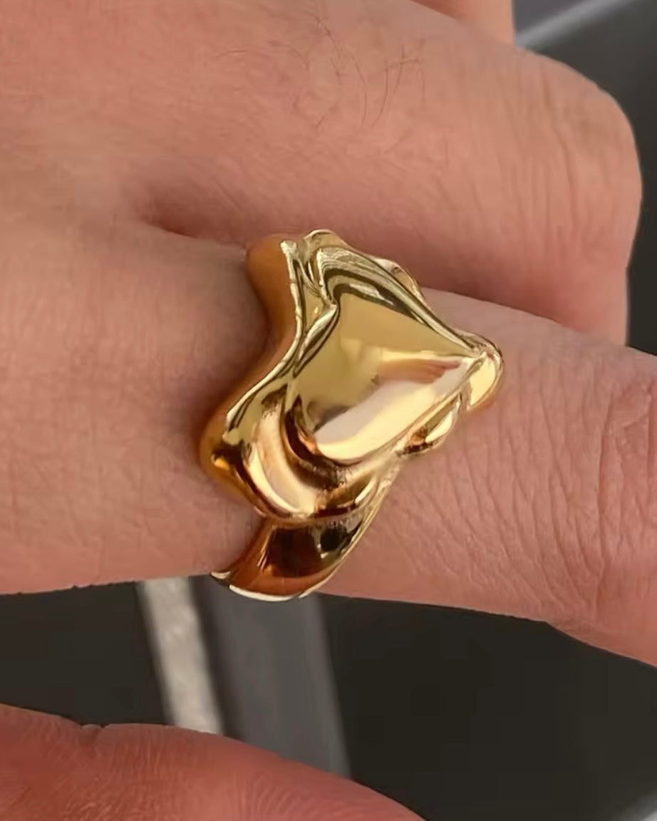 Anello a forma di cuore